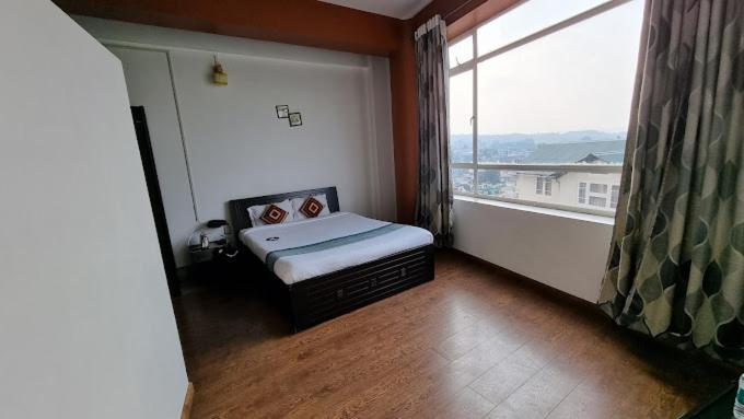 Hotel Holiday Hush Haven Shillong Exterior foto