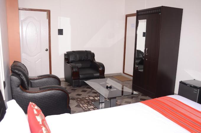 Hotel Holiday Hush Haven Shillong Exterior foto