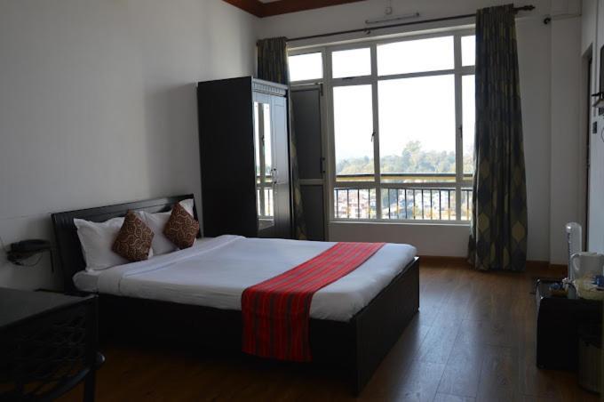 Hotel Holiday Hush Haven Shillong Exterior foto