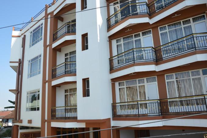 Hotel Holiday Hush Haven Shillong Exterior foto