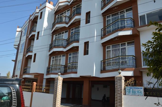 Hotel Holiday Hush Haven Shillong Exterior foto