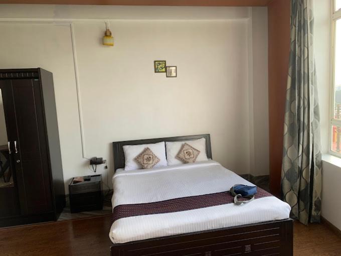 Hotel Holiday Hush Haven Shillong Exterior foto